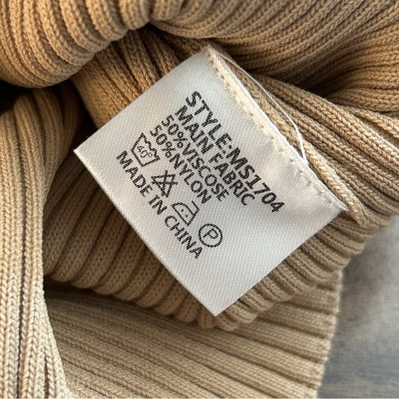 Elegant One-Shoulder Ribbed Dress in Beige XS - Picture 7 of 11